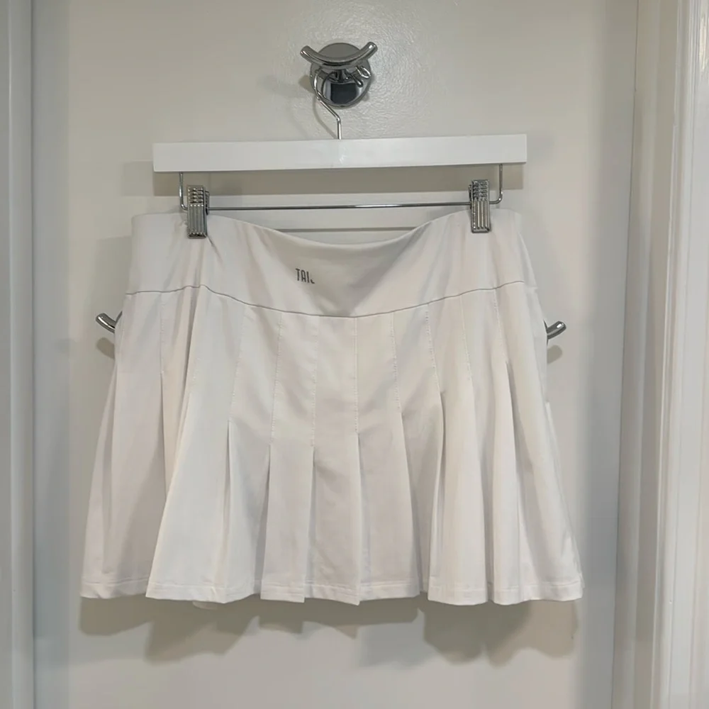 Large Tail white tennis skirt - Picture 1 of 6